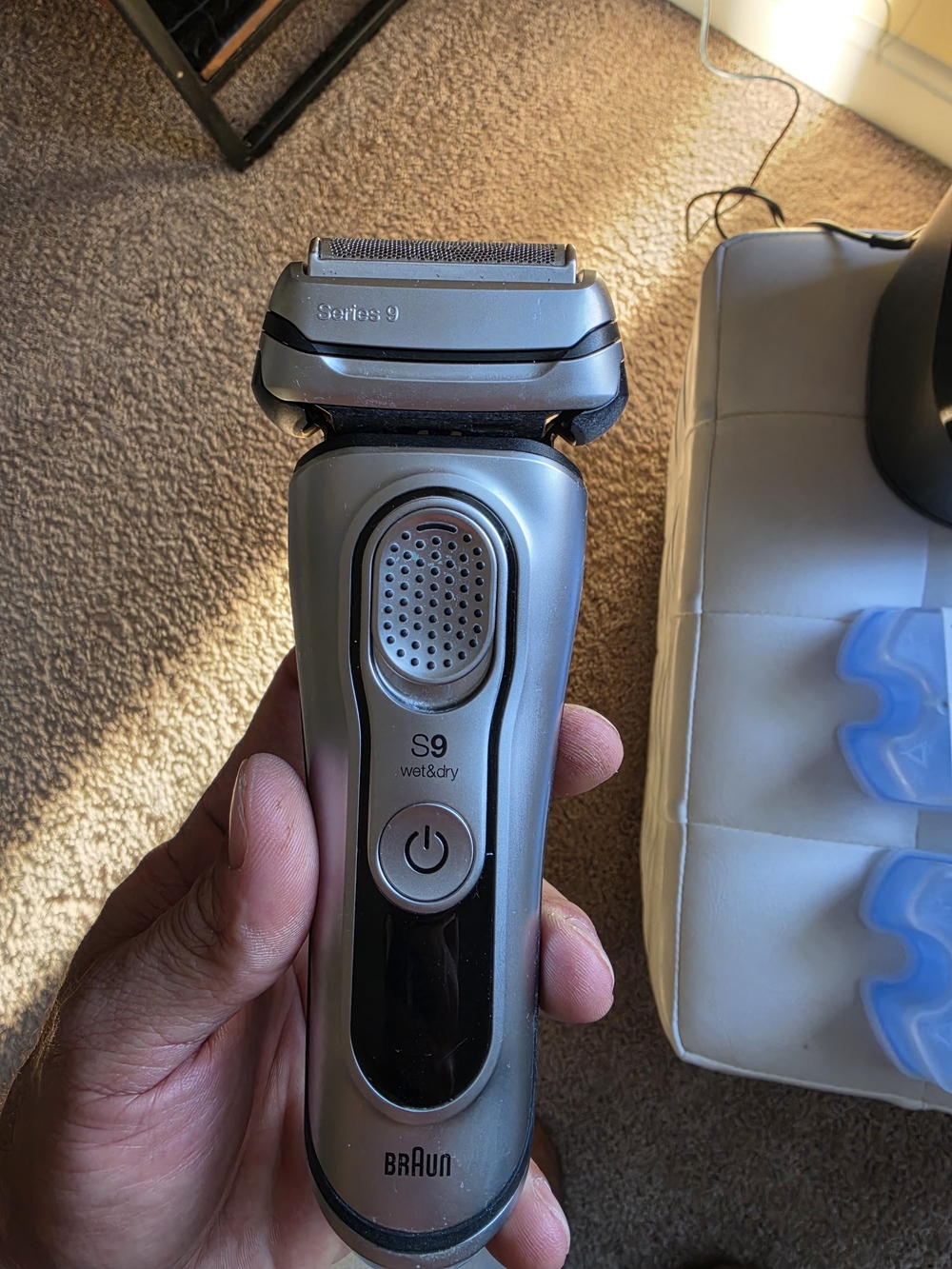 Braun Electric Shaver S9 in Silver and Black Braun Series 9 Wet & Dry Electric S - Picture 4 of 8